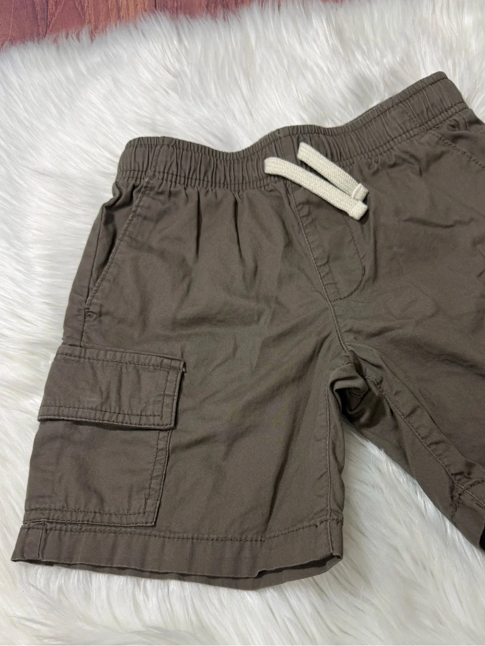 Old Navy Brown Pull-On Relaxed Fit Cargo Shorts - Boys Size M (8)